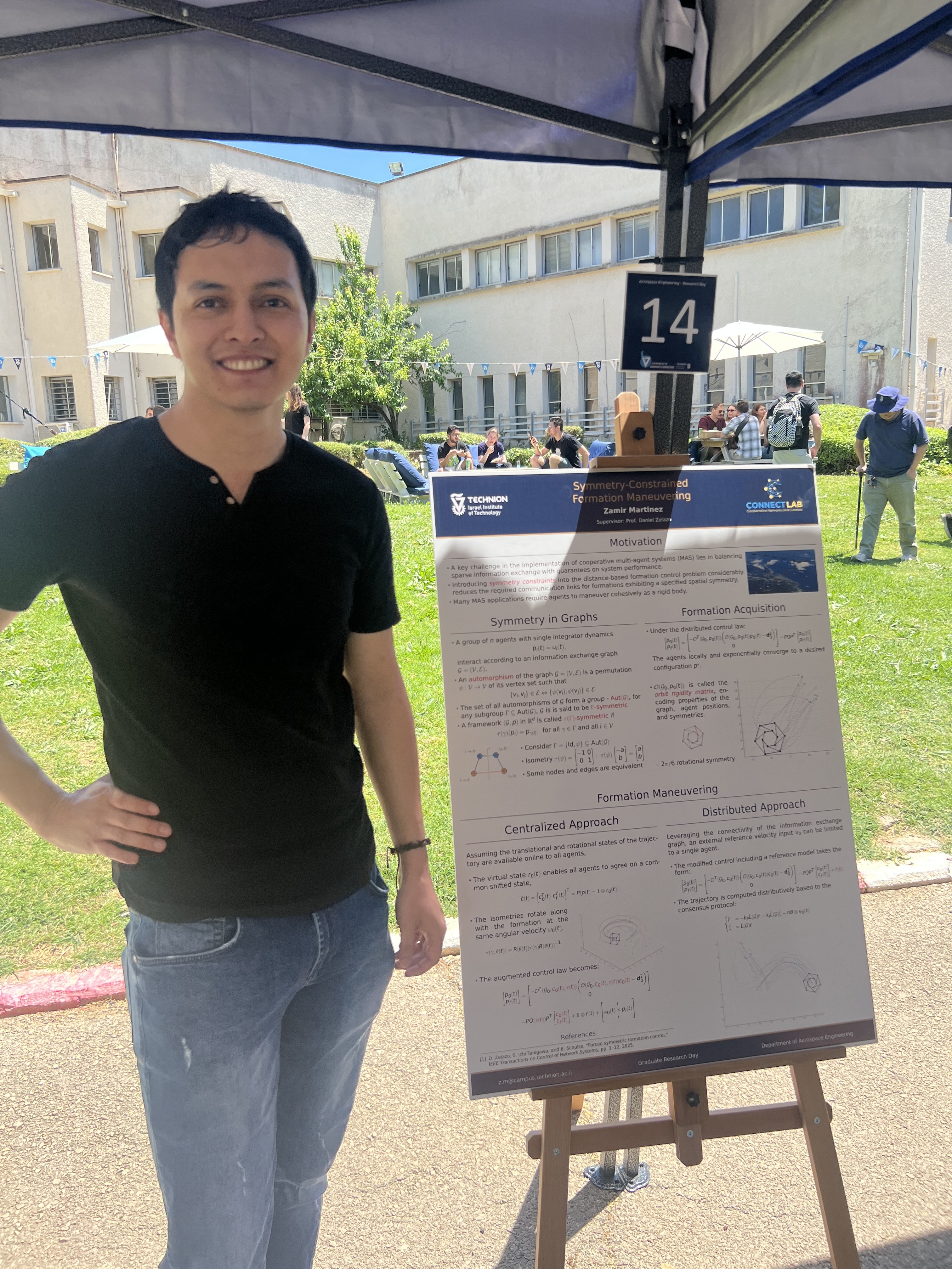 Zamir Marinez presenting his work